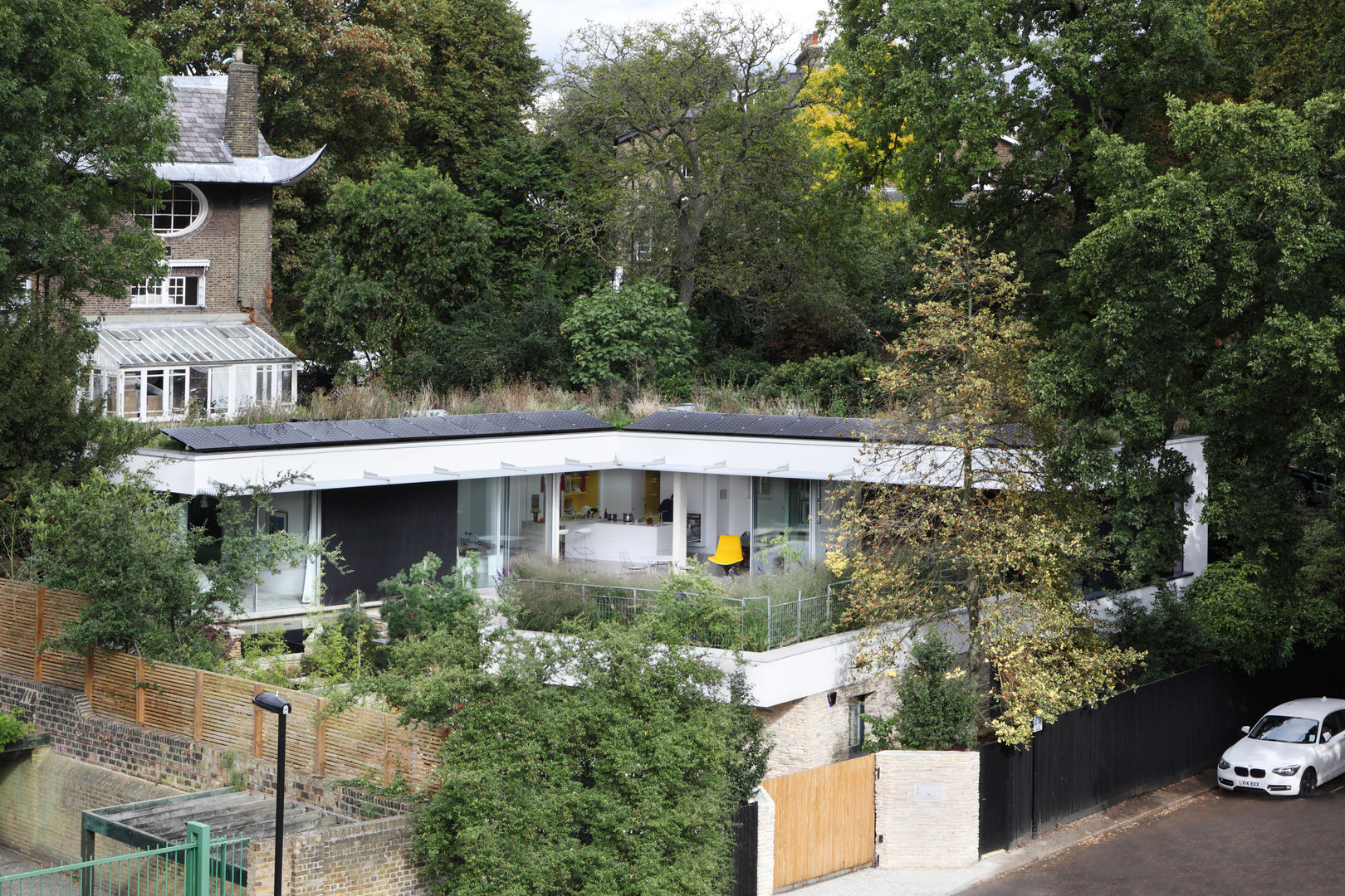 E2 PAVILION ECO HOUSE, BLACKHEATH E2 Architecture + Interiors モダンな 家