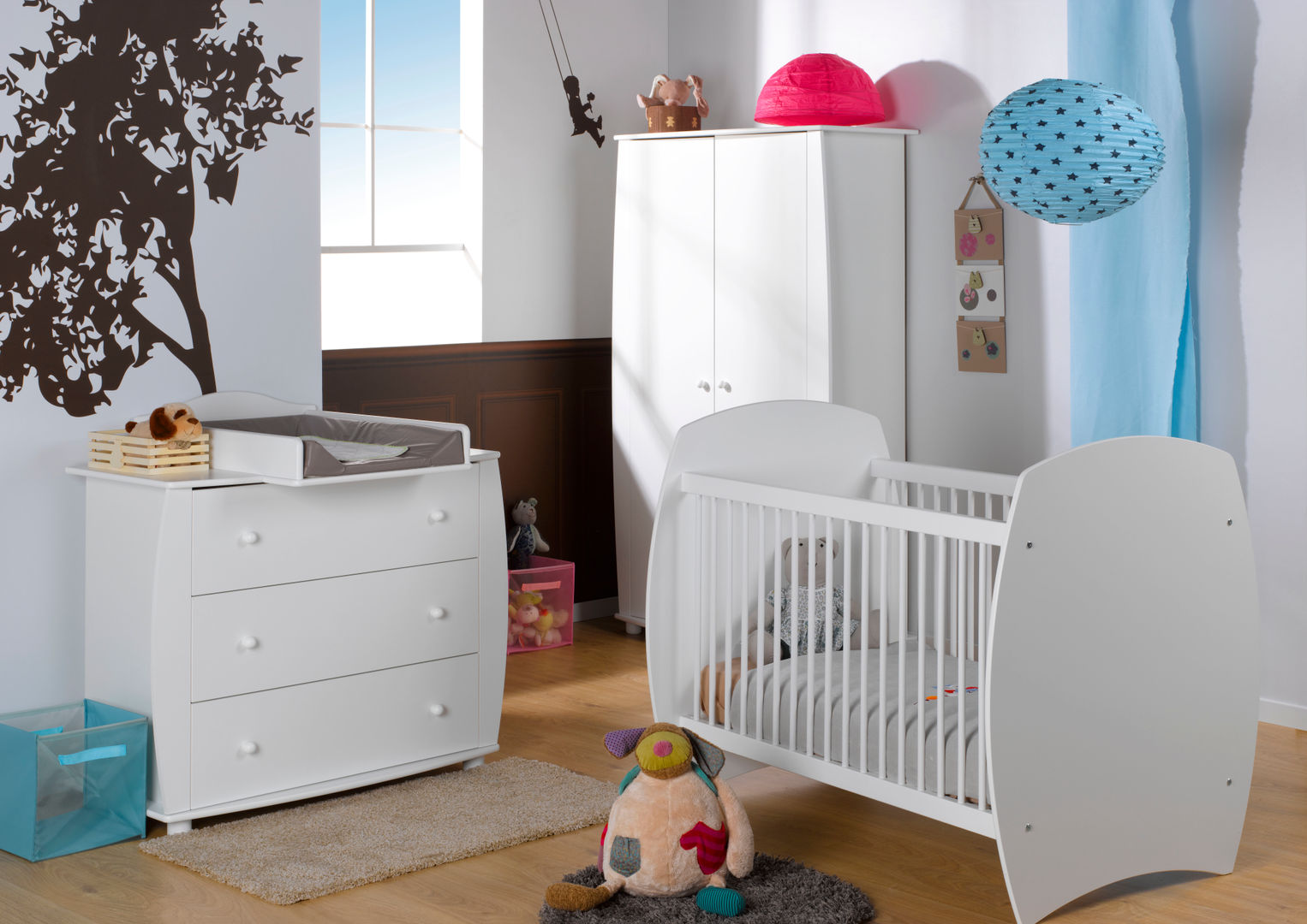 Dormitorio de bebé completo. Modelo MEDEA en color blanco Mobikids Habitaciones para niños de estilo moderno Camas y cunas