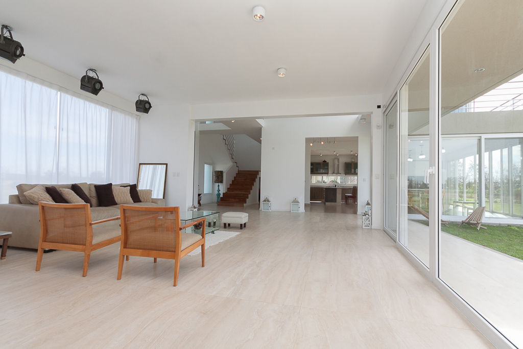 CASA RACIONALISTA, Parrado Arquitectura Parrado Arquitectura Living room