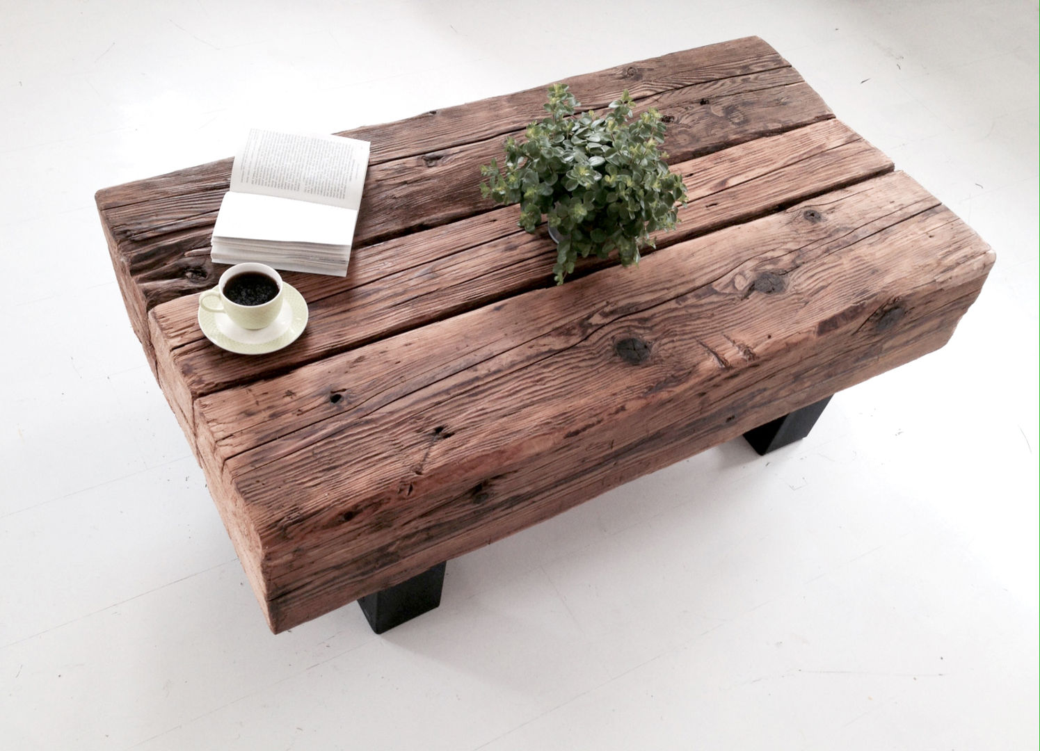 homify Industrial style living room Side tables & trays