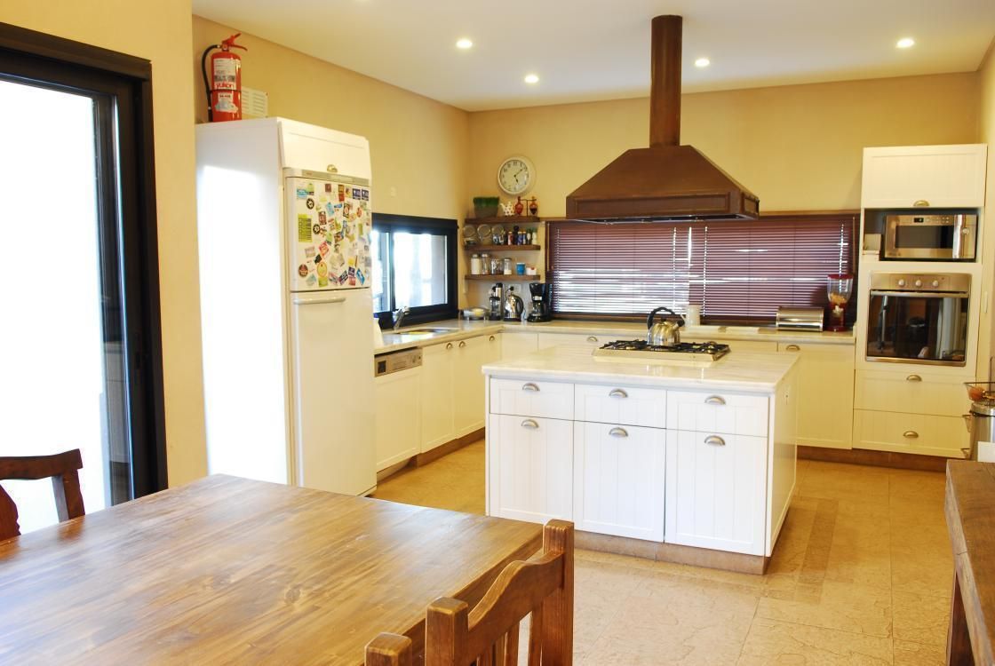 CASA TECTÓNICA EN TIGRE, Parrado Arquitectura Parrado Arquitectura Rustic style kitchen