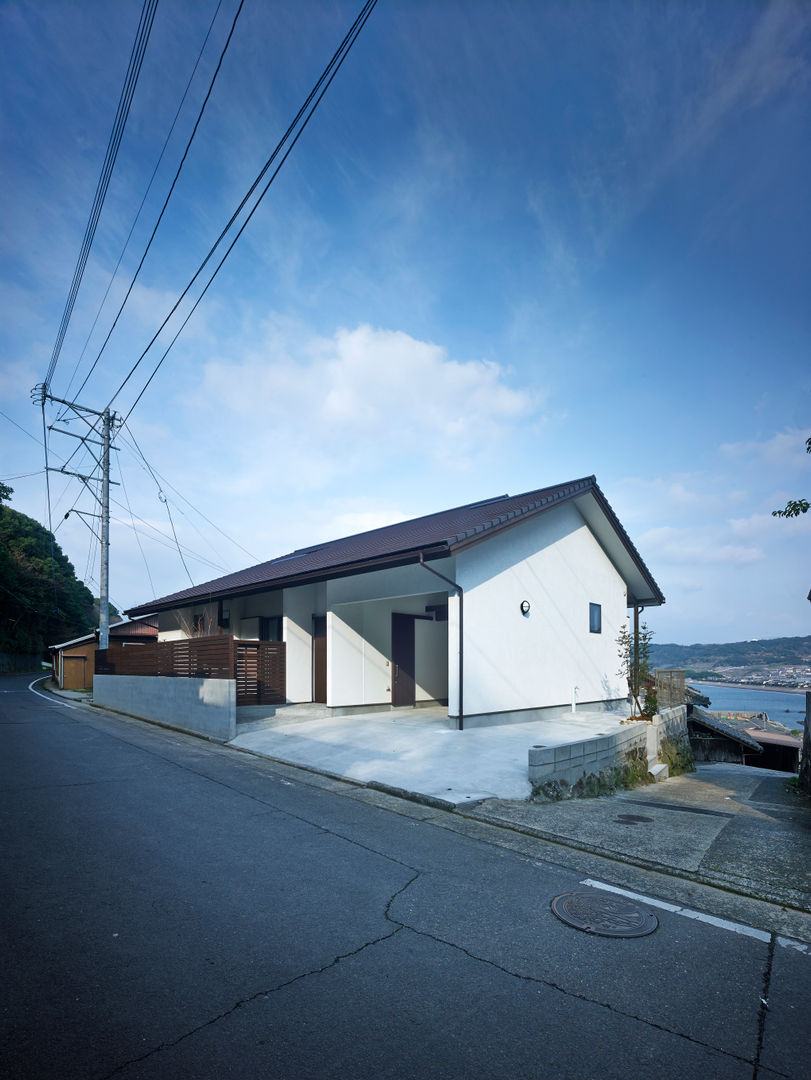 ISHIGAKI NO IE , 鶴巻デザイン室 鶴巻デザイン室 Casas de estilo asiático