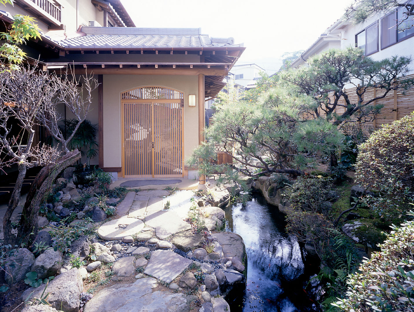 鳴滝の家, 鶴巻デザイン室 鶴巻デザイン室 Asian style houses