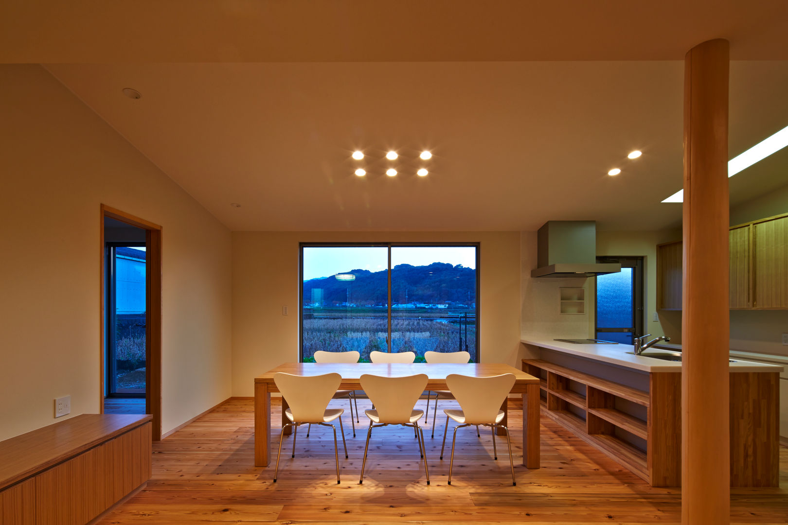 古枝の家, 鶴巻デザイン室 鶴巻デザイン室 Modern dining room