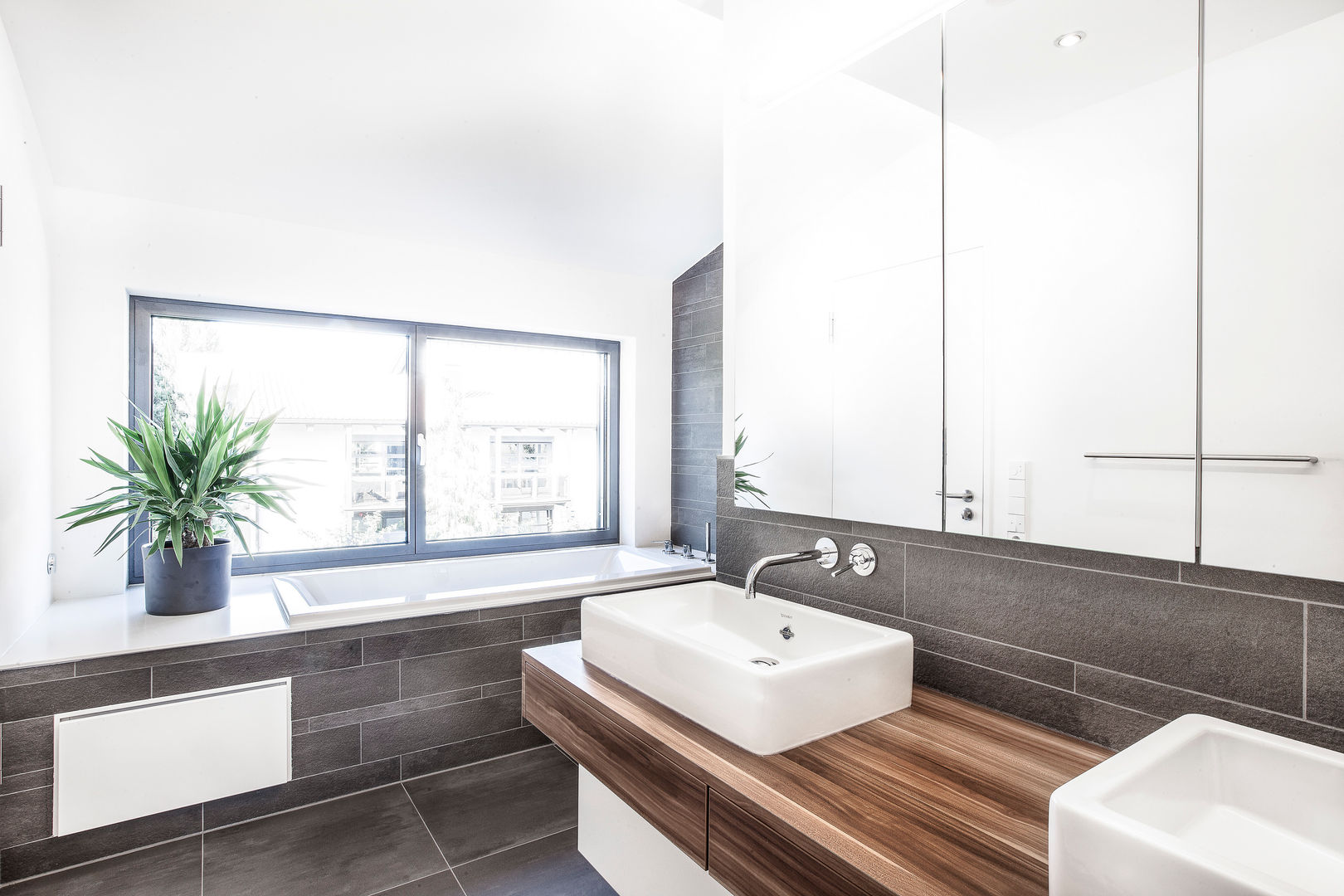 Mehrgenerationenhaus, 21-arch GmbH 21-arch GmbH Minimalist Banyo