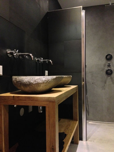 homify Industrial style bathroom