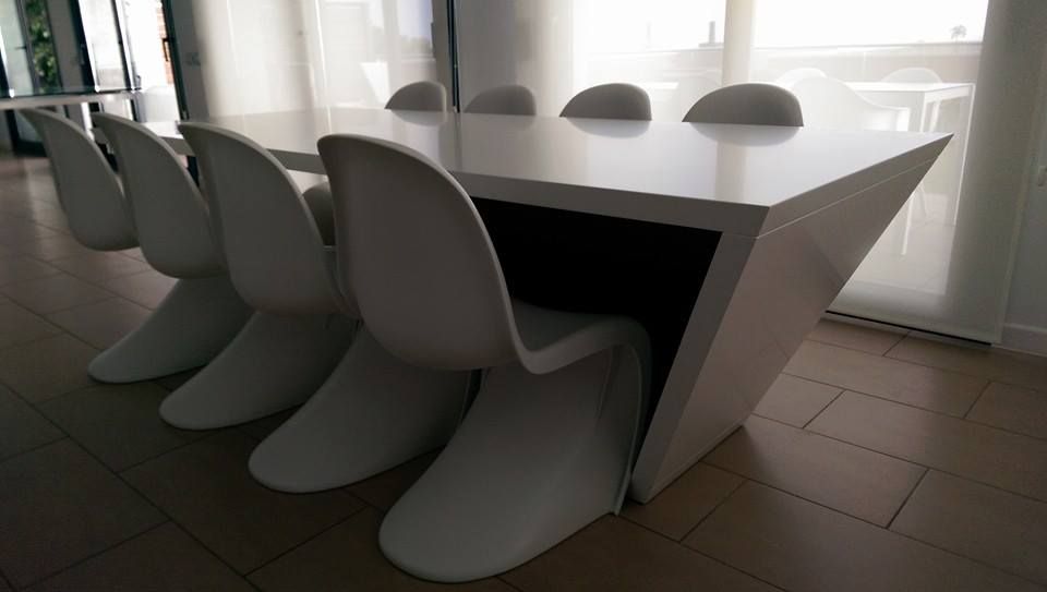 Mesa de diseño, FUSTERS CÓRDOBA FUSTERS CÓRDOBA Minimalistyczna jadalnia Kompozyt drewna i tworzywa sztucznego Stoły
