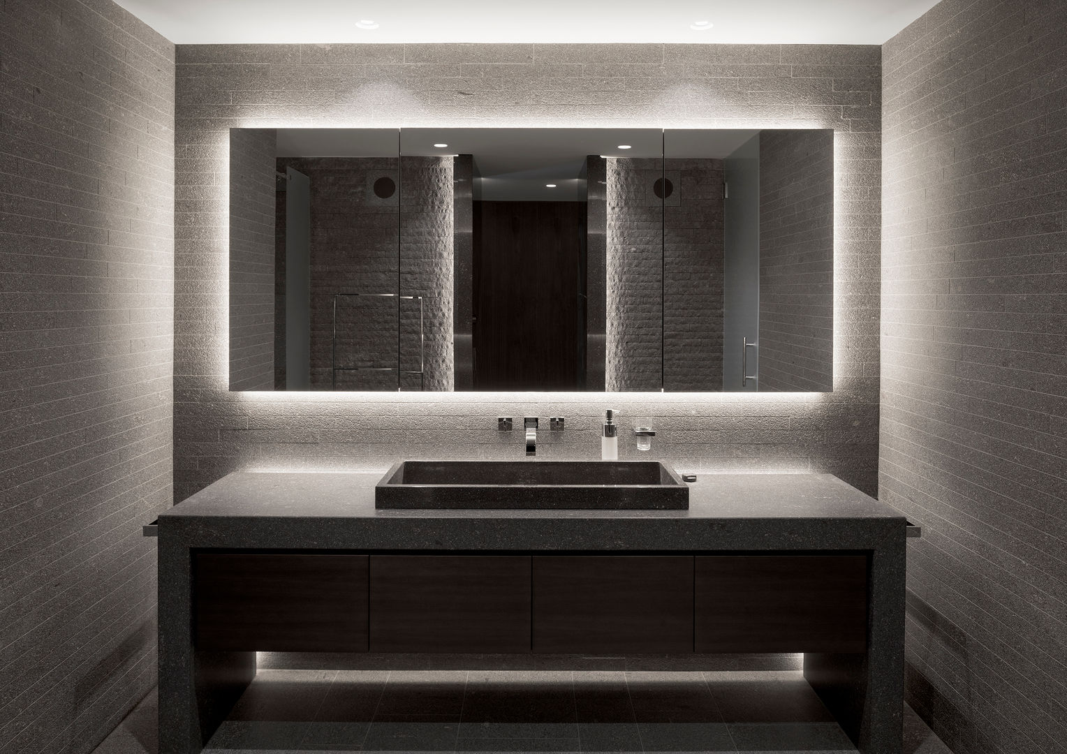 Villa im Engadin, steigerconcept ag steigerconcept ag Modern bathroom