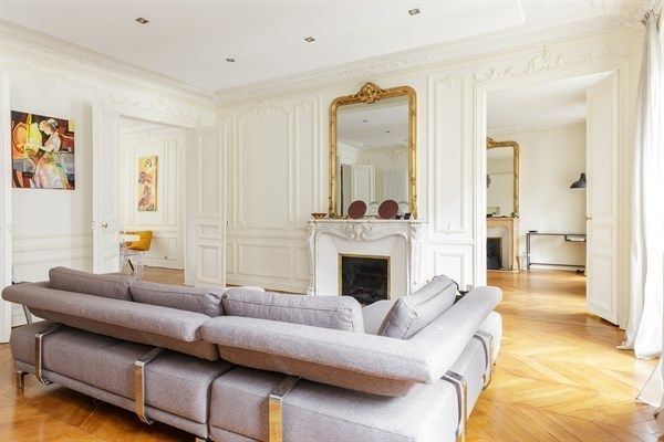 Rénovation complète d’un appartement à Paris - Photos: Sébastian Erras, QUID Architecture QUID Architecture غرفة السفرة