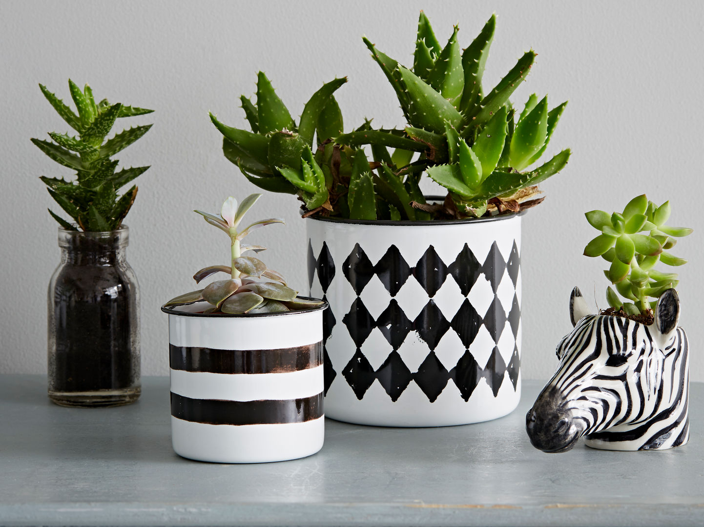 Black and White Enamel Pot rigby & mac Eclectic style houses Homewares