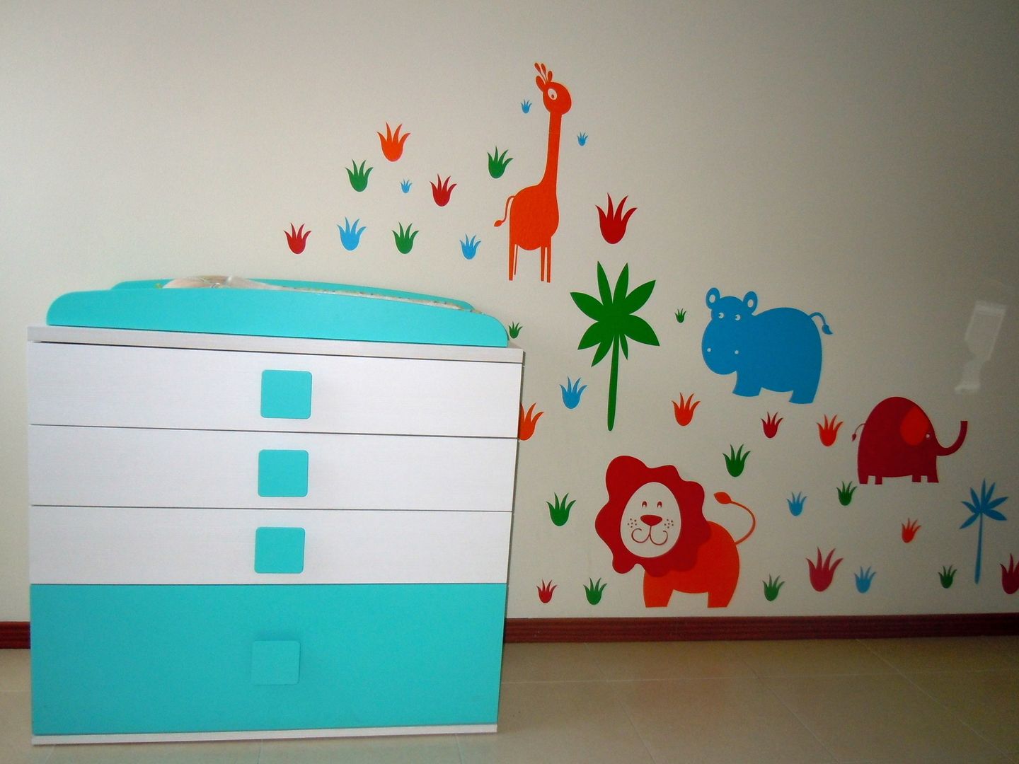 HABITACIÓN JUVENIL CHICO, LA ALCOBA LA ALCOBA Modern nursery/kids room