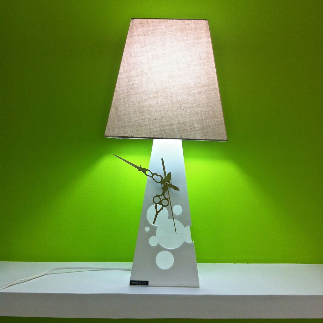 Clocklamp, antoniolaidesign antoniolaidesign Chambre moderne Eclairage