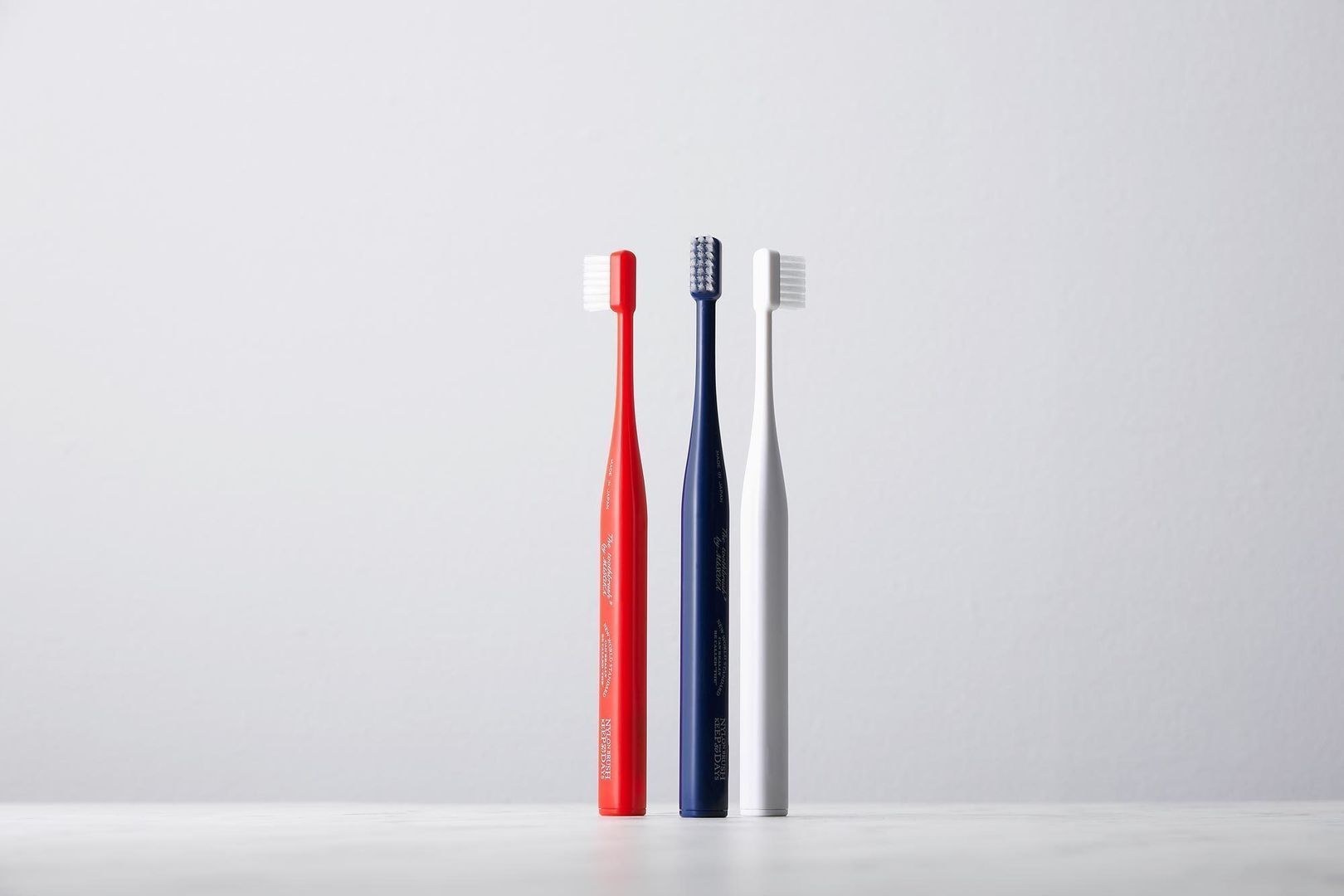 ​“THE TOOTHBRUSH BY MISOKA”, the standing toothbrush, PRODUCT DESIGN CENTER PRODUCT DESIGN CENTER حمام Sinks