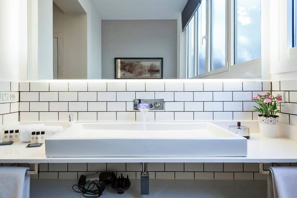 Baño suite Time2dsign Baños de estilo moderno