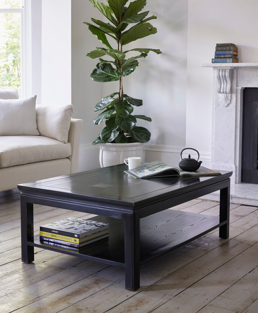 homify Classic style living room Side tables & trays