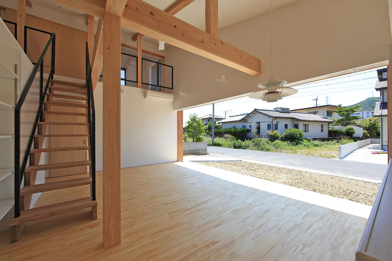 House-S【 ヒトツナガリノイエ 】, bound-design bound-design Salas modernas