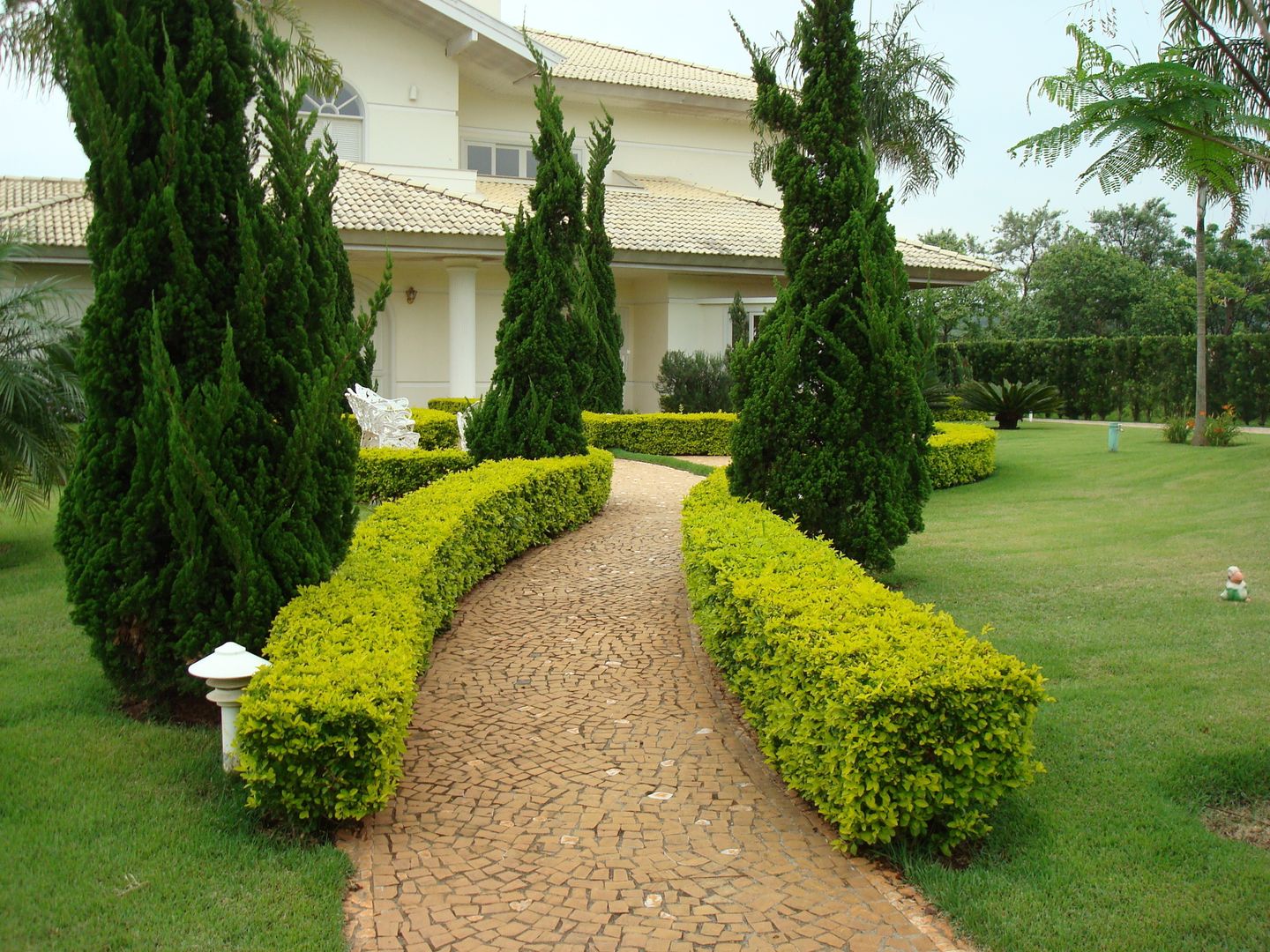 Residenciais, Roncato Paisagismo e Comércio de Plantas Ltda Roncato Paisagismo e Comércio de Plantas Ltda Rumah Klasik