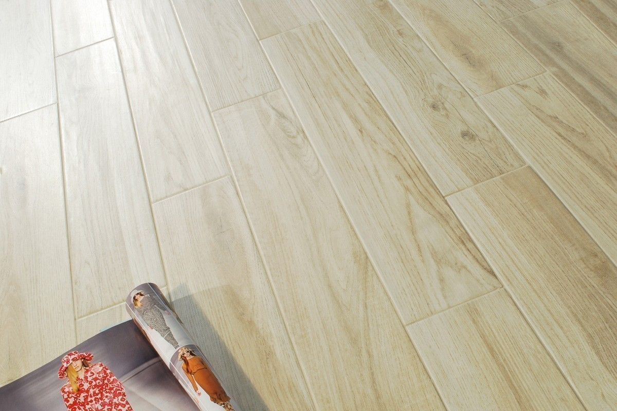 Wood effect floor tiles Woodland Mandorlo 14x83,5 homify กำแพง แทททูแต่งผนัง