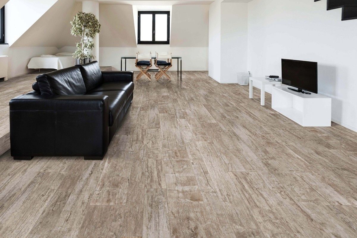 Wood effect floor tiles Nadi Argilla homify Paredes e pisos rústicos Ladrilho