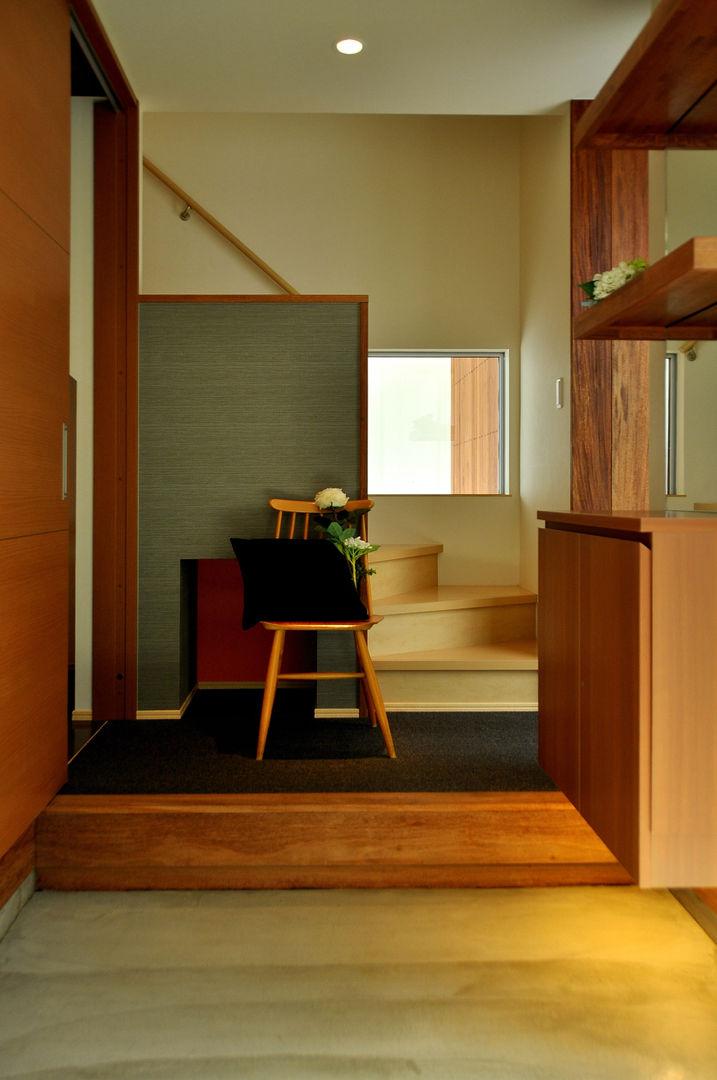 日並郷の家, 株式会社アトリエカレラ 株式会社アトリエカレラ Modern Corridor, Hallway and Staircase