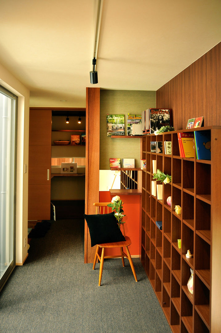 日並郷の家, 株式会社アトリエカレラ 株式会社アトリエカレラ Modern corridor, hallway & stairs