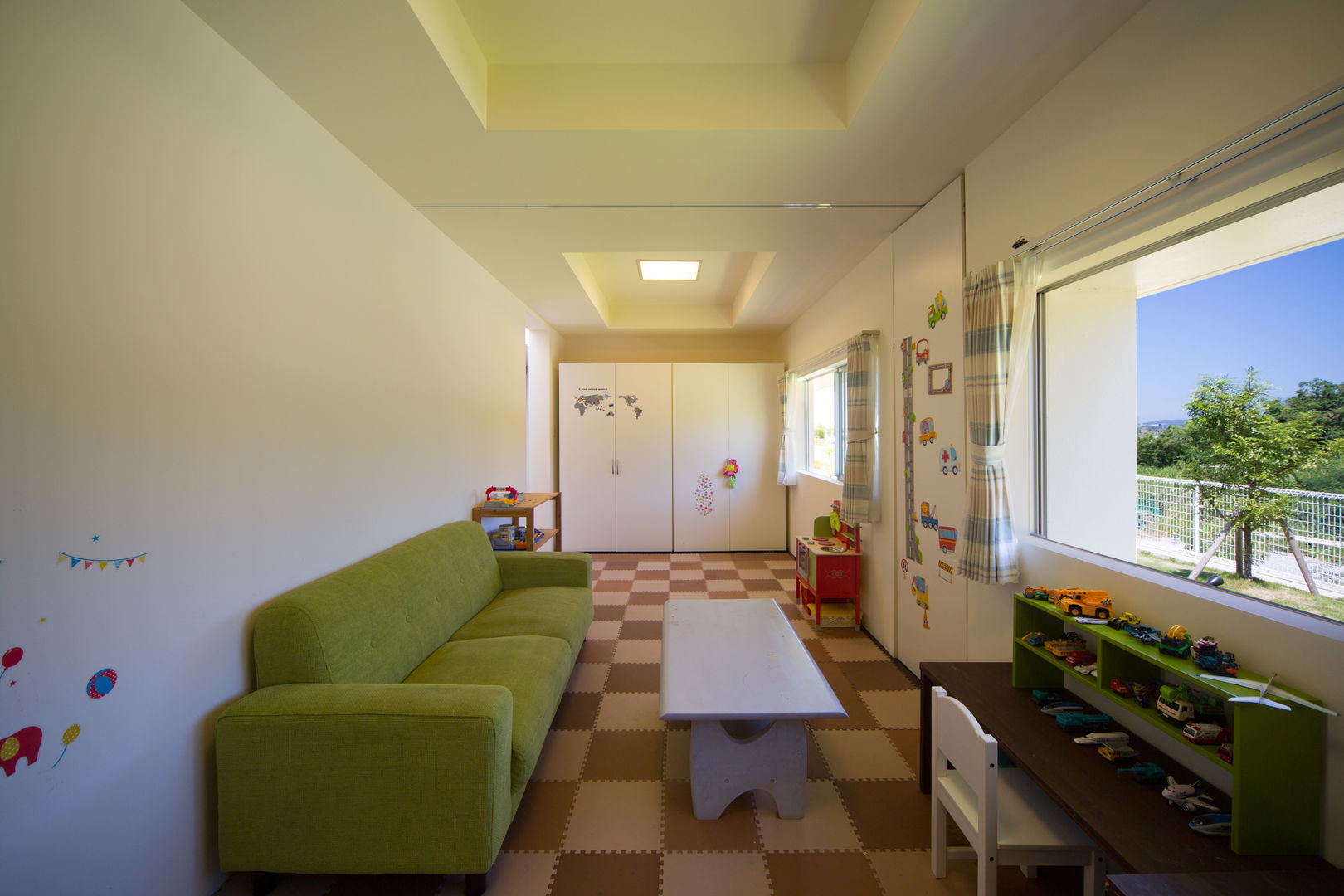 沖縄県うるま市の家, 建築工房 亥 建築工房 亥 Quarto infantil moderno