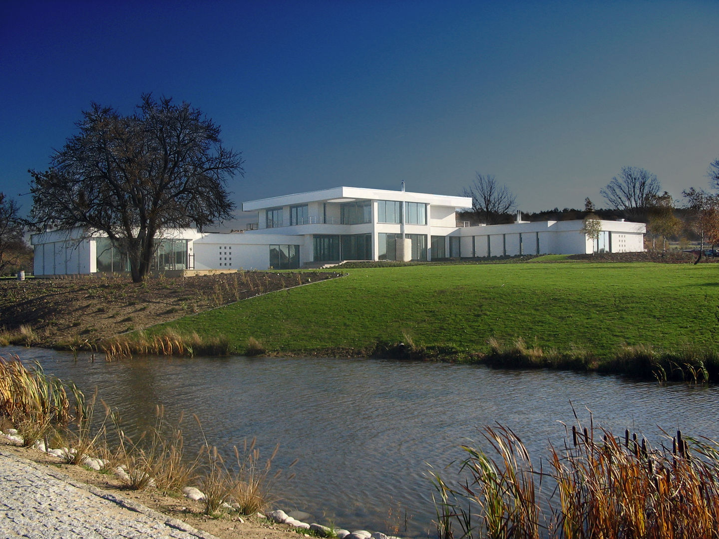 Rezydencja , MAŁECCY biuro projektowe MAŁECCY biuro projektowe Minimalist houses