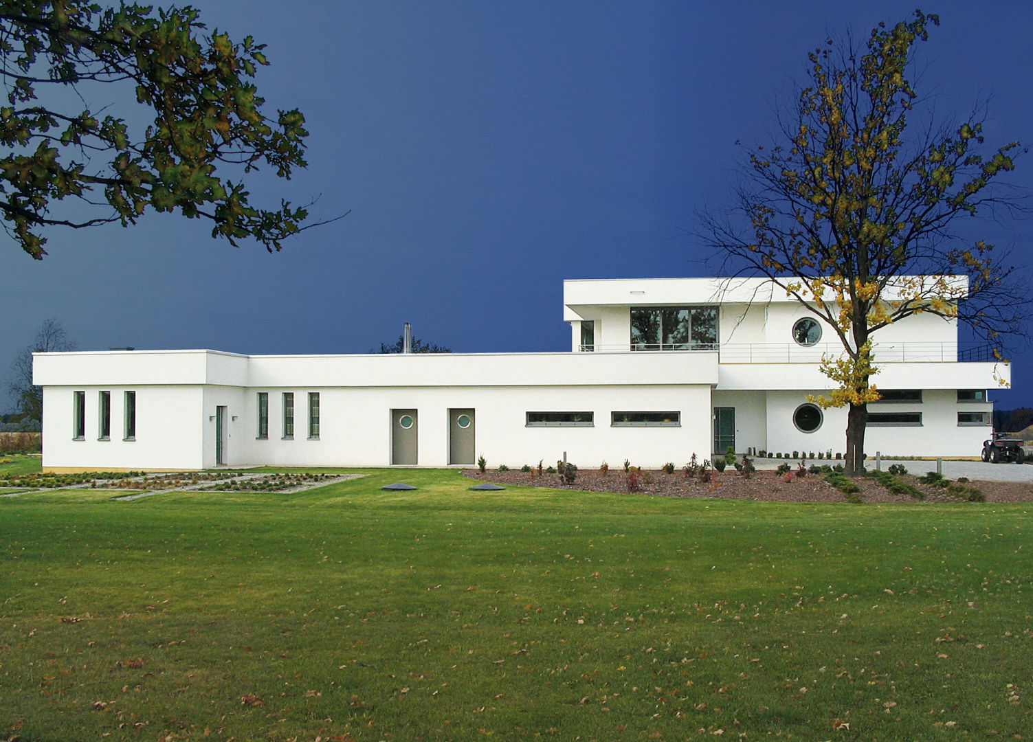 Rezydencja , MAŁECCY biuro projektowe MAŁECCY biuro projektowe Minimalist houses