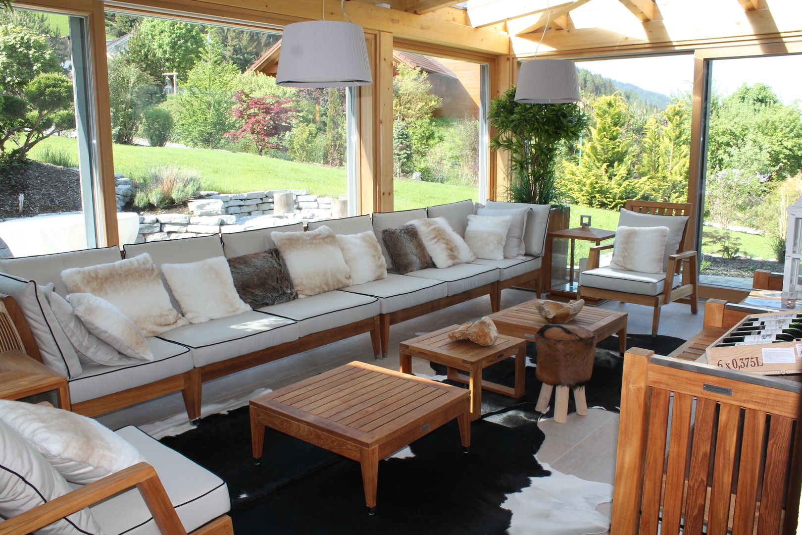 Alpine chalet with view to the Dachstein, room architecture room architecture Jardines de invierno de estilo rural