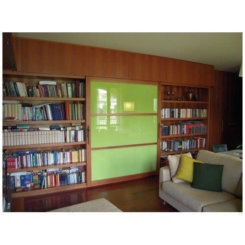 libreria a muro con porta centrale scorrevole, CORDEL s.r.l. CORDEL s.r.l. Modern living room