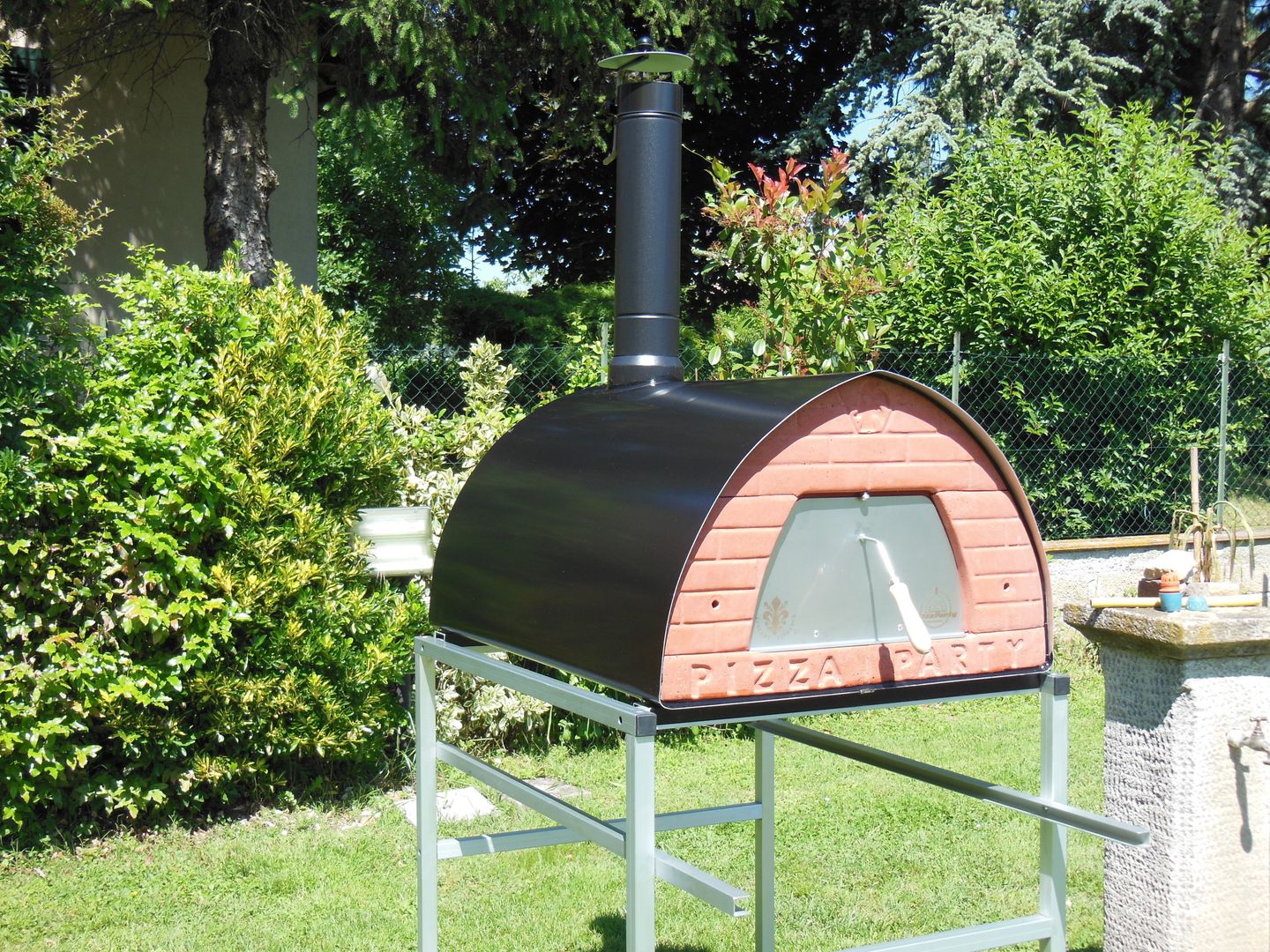 Wood fired pizza oven Pizzone by Pizza Party Genotema SRL Unipersonale 庭院 火坑與燒烤