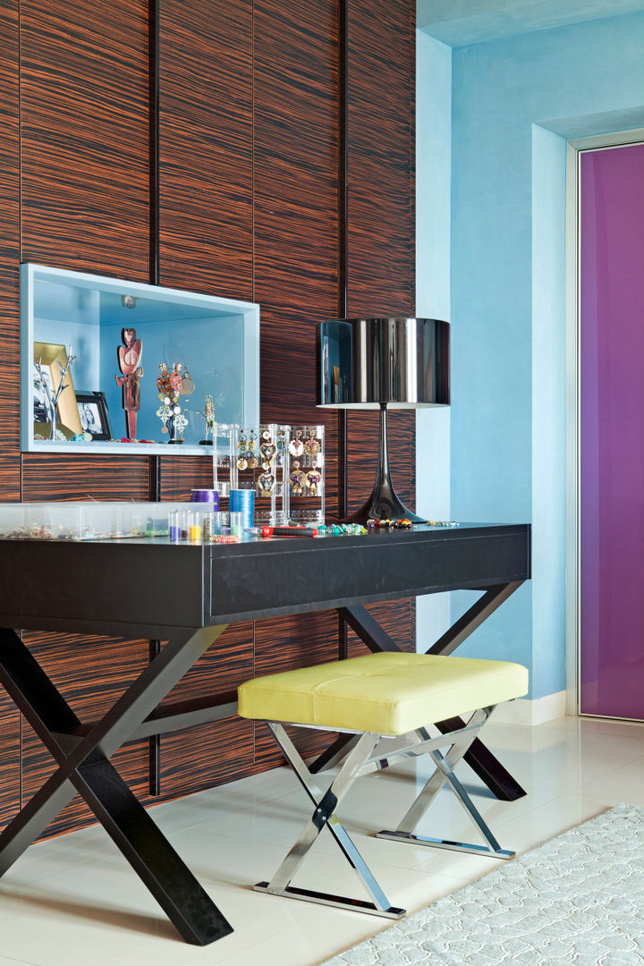 La casa ideale per un single, giovane e colorata, PDV studio di progettazione PDV studio di progettazione Eclectic style study/office Desks