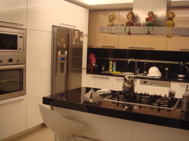 homify Modern kitchen