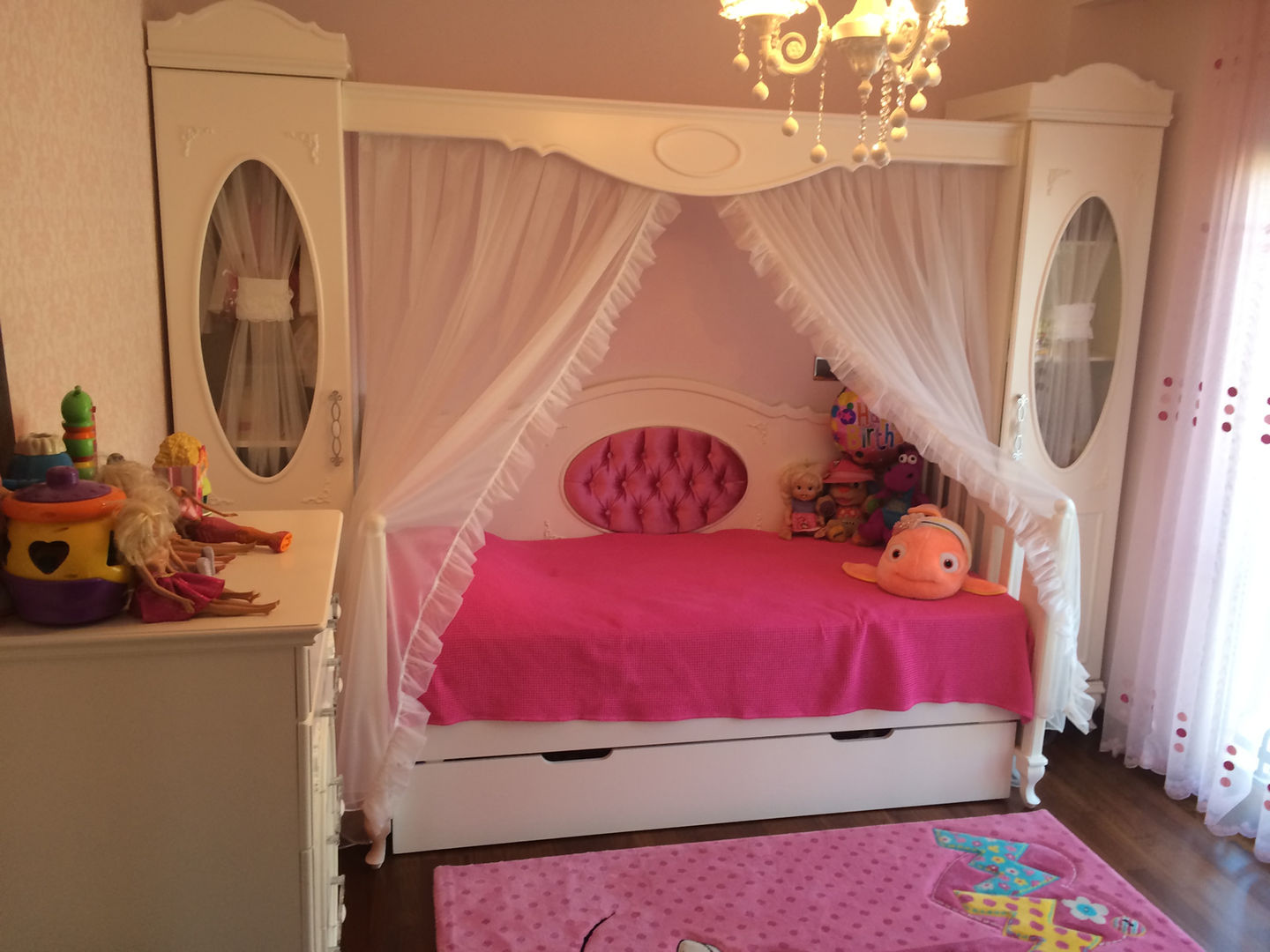 homify Modern nursery/kids room