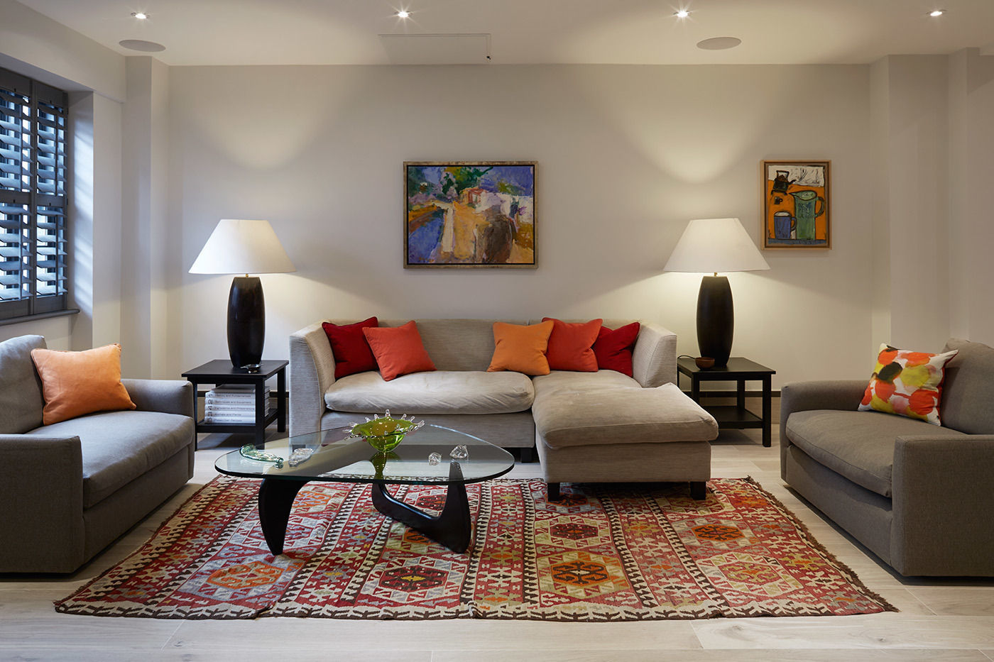LIVING SPACE IS AND REN STUDIOS LTD Modern living room