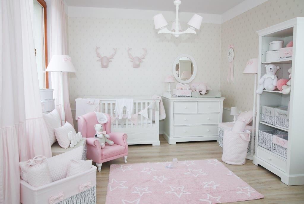 Pokój dziewczynki w subtelnym pudrowym różu, Caramella Caramella Детская комнатa в классическом стиле Кровати