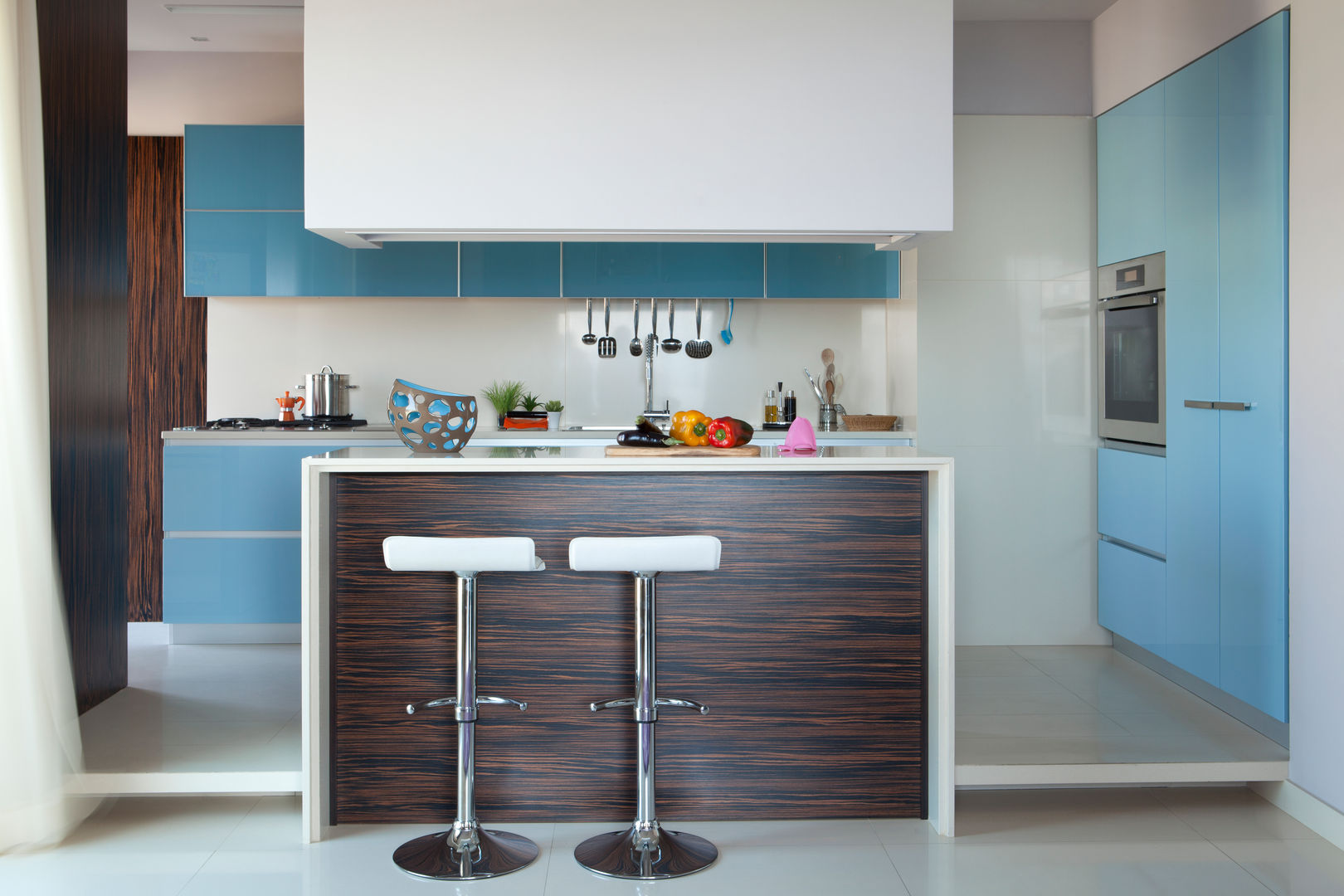 La casa ideale per un single, giovane e colorata, PDV studio di progettazione PDV studio di progettazione Dapur Gaya Eklektik Bench tops