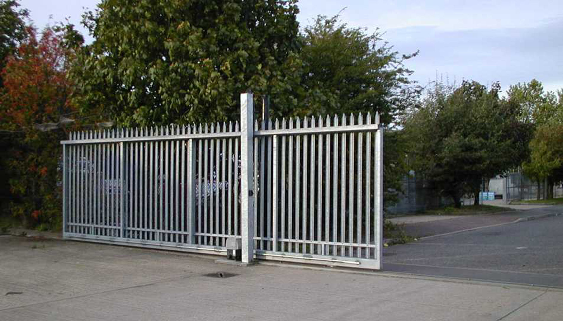Automatic steel sliding gates AGD Systems Commercial spaces Commercial Spaces