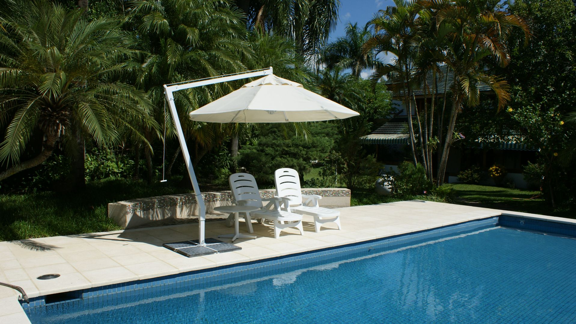 Sombrilla con soporte lateral, EL MAITEN EL MAITEN Kolam Renang Modern Aluminium/Seng Pool