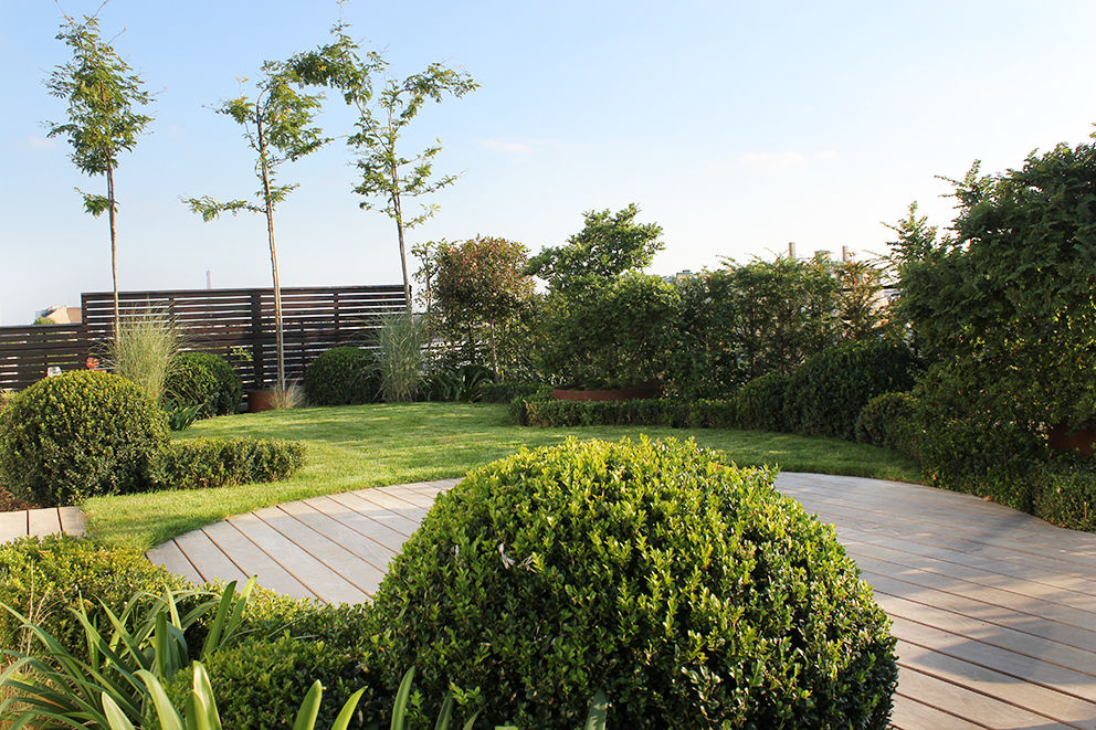 Un Jardin suspendu, FIORELLINO paysagiste FIORELLINO paysagiste Balkon, Beranda & Teras Gaya Eklektik