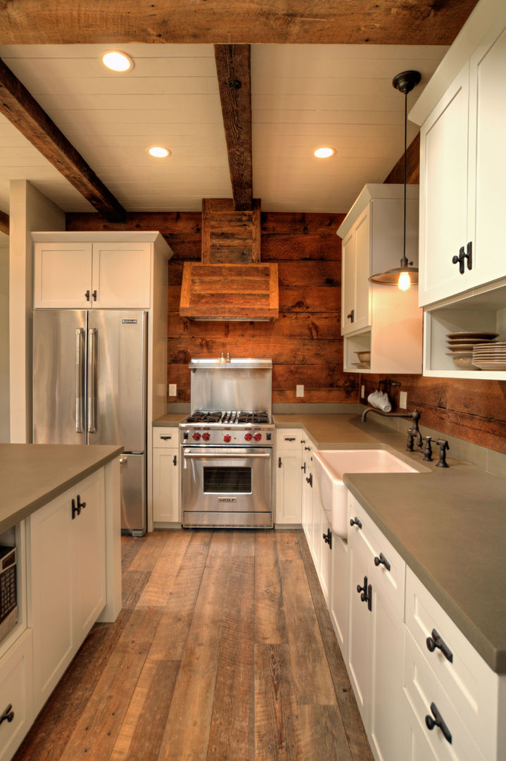 Lucky 4 Ranch, Uptic Studios Uptic Studios Rustic style kitchen