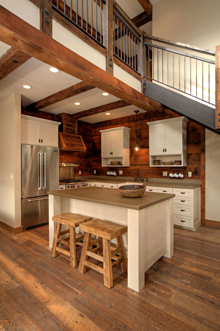 Lucky 4 Ranch, Uptic Studios Uptic Studios Rustic style kitchen