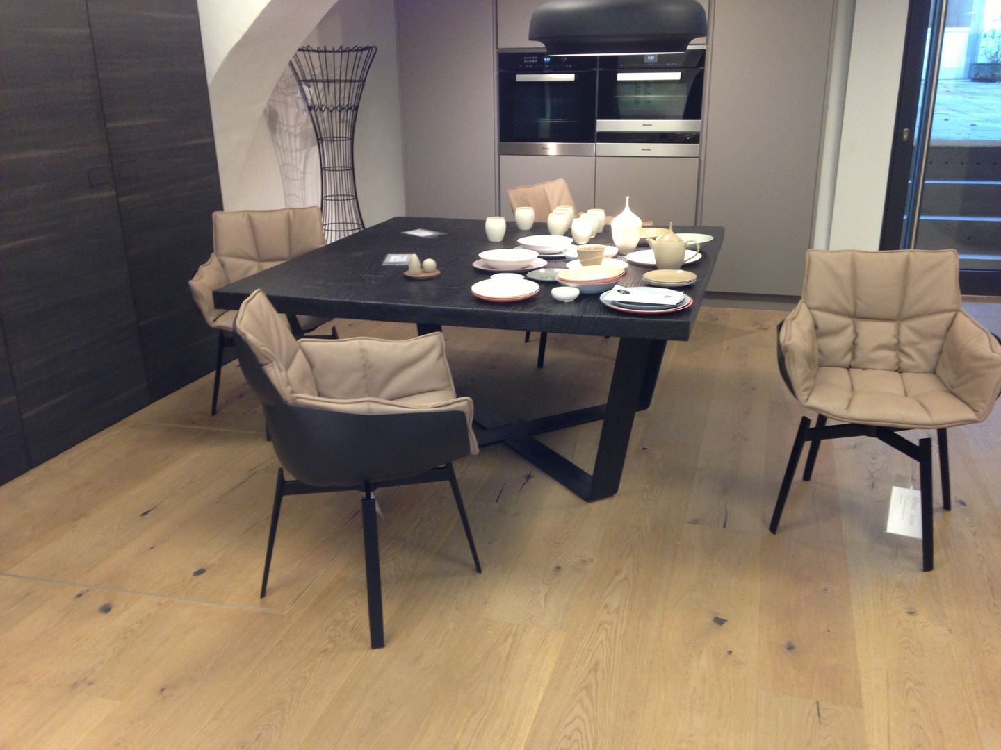 Monolithen black, Stefan Knopp Stefan Knopp Modern kitchen Tables & chairs