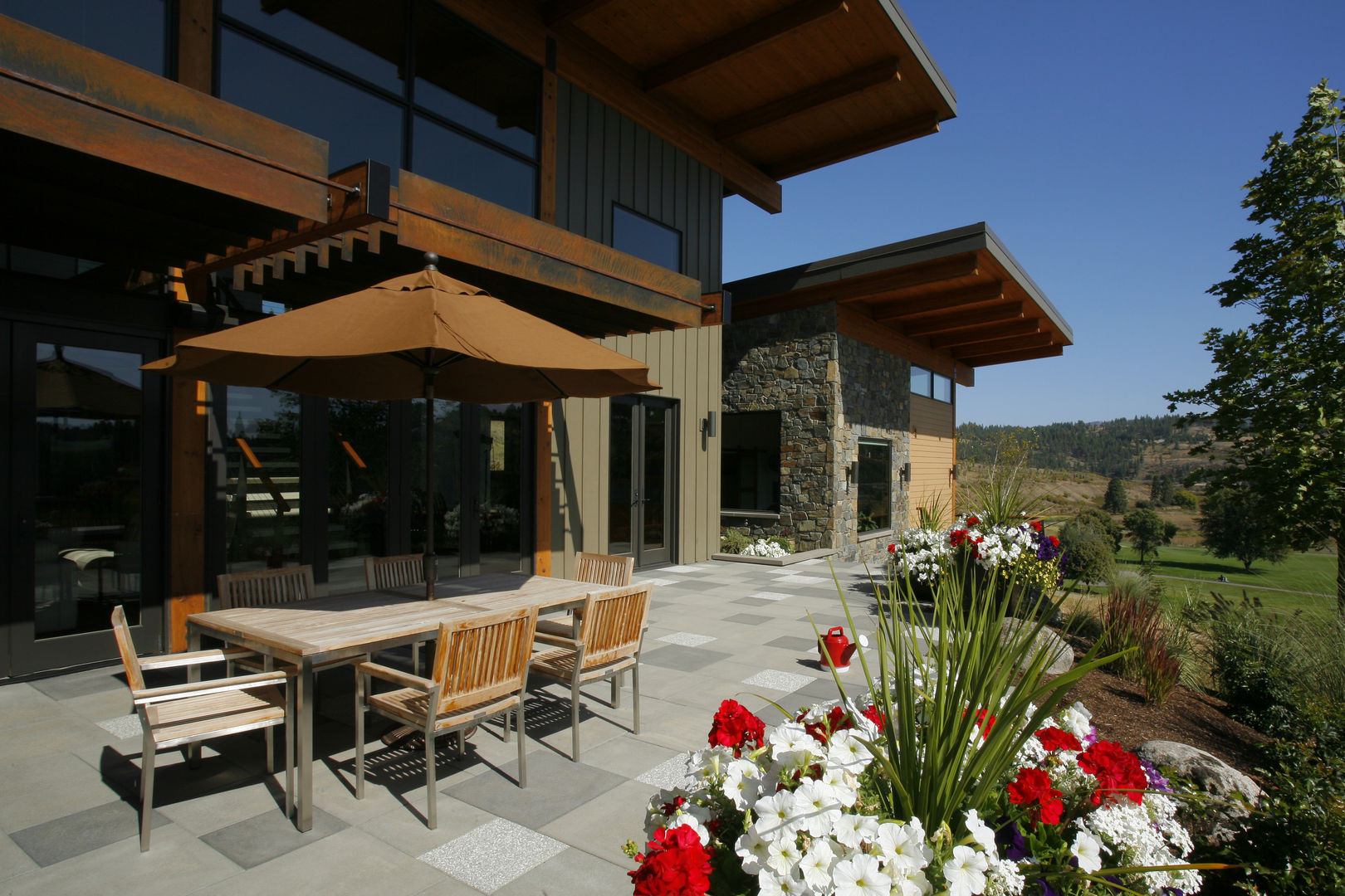 Hangman Valley Residence, Uptic Studios Uptic Studios Modern balcony, veranda & terrace