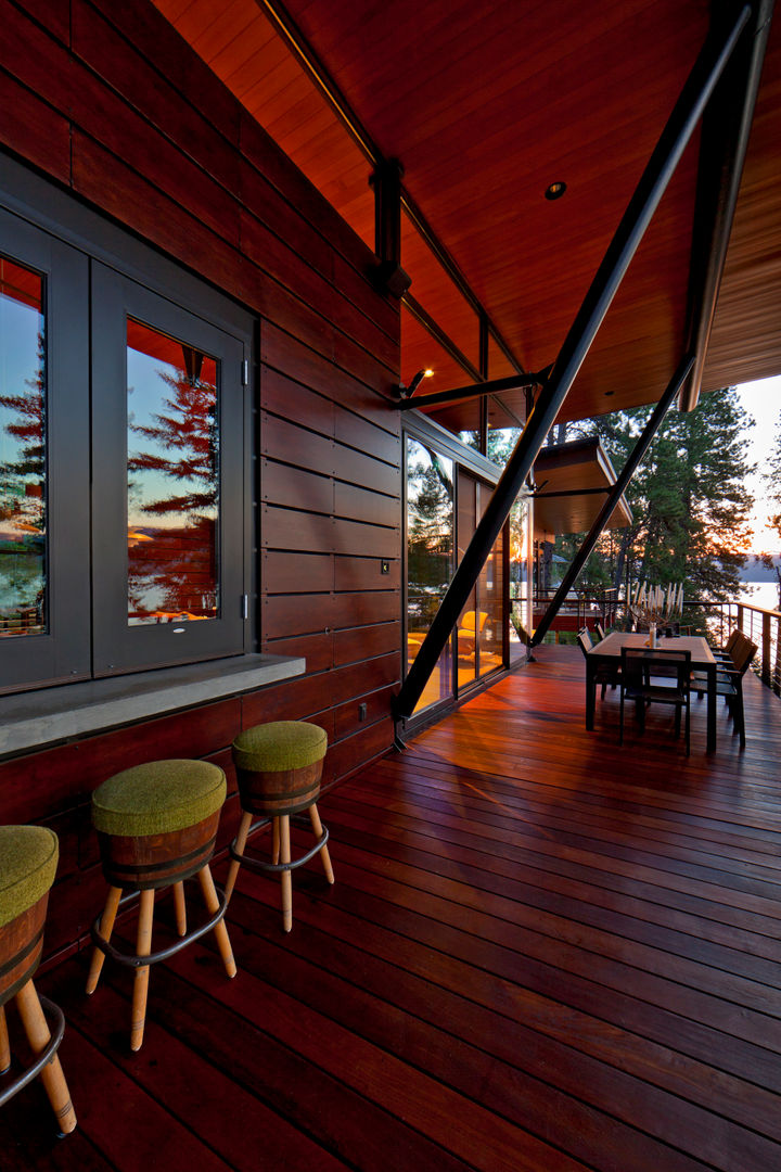 Coeur D'Alene Residence, Uptic Studios Uptic Studios Modern balcony, veranda & terrace