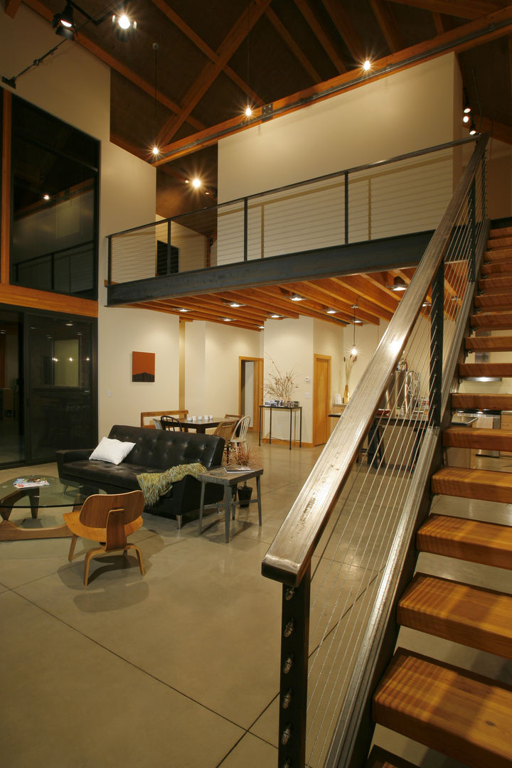 Palouse Residence, Uptic Studios Uptic Studios ห้องโถงทางเดินและบันไดสมัยใหม่