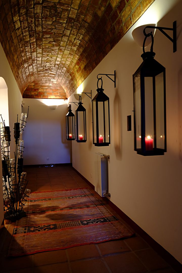 Herdade do Sobroso Country House, A.P.E.L A.P.E.L Country style corridor, hallway& stairs