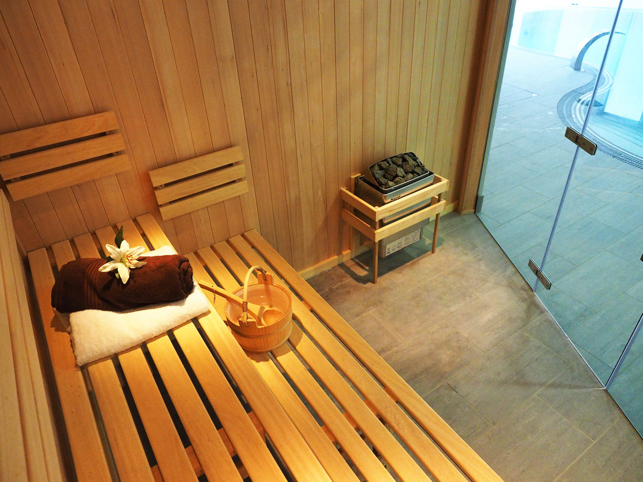 Bespoke Sauna & Steam Room for Pool Area, Oceanic Saunas Oceanic Saunas Pool