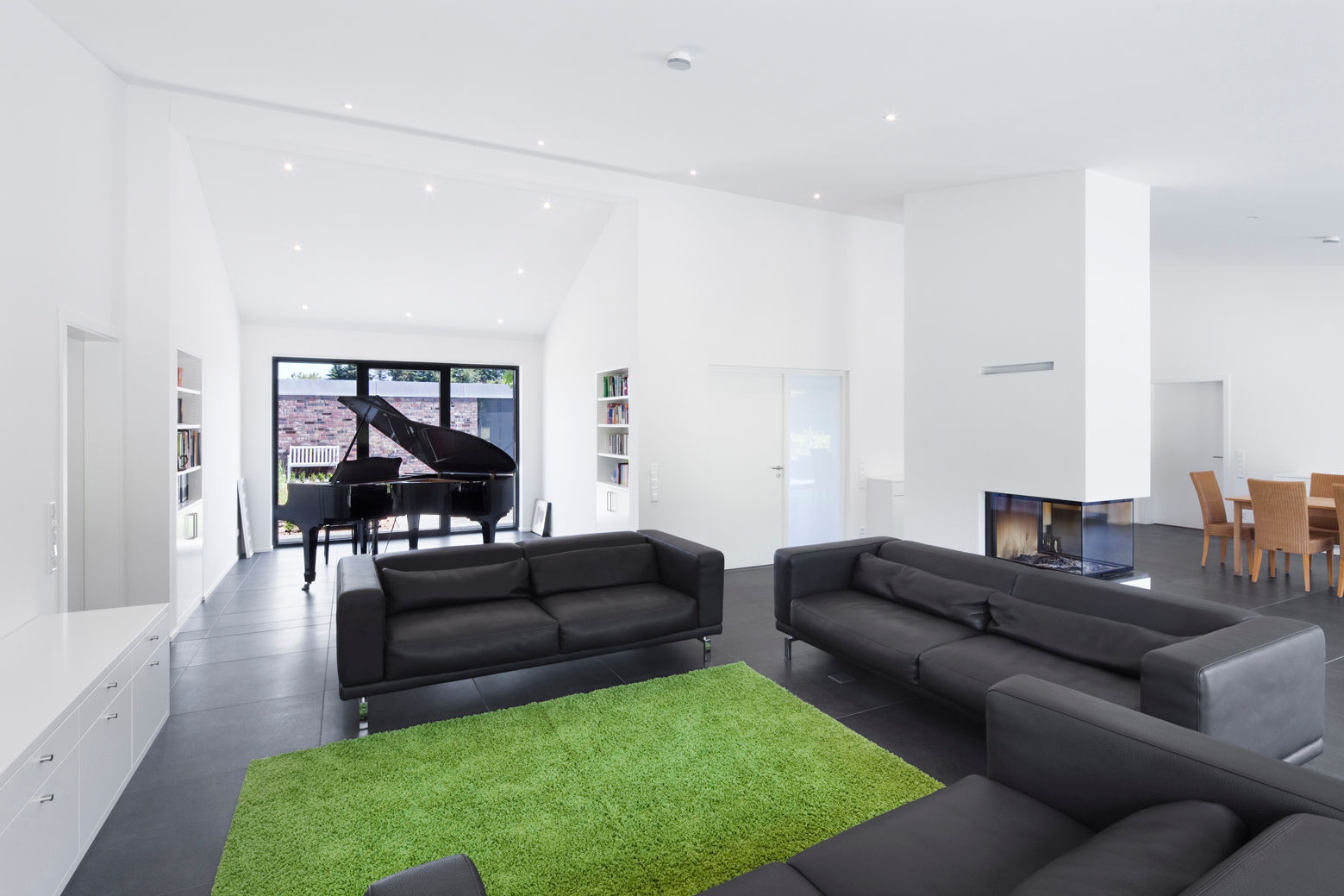 Außergewöhnliches Wohnhaus in Dormagen, Wichmann Architekten Ingenieure GmbH Wichmann Architekten Ingenieure GmbH Minimalist living room