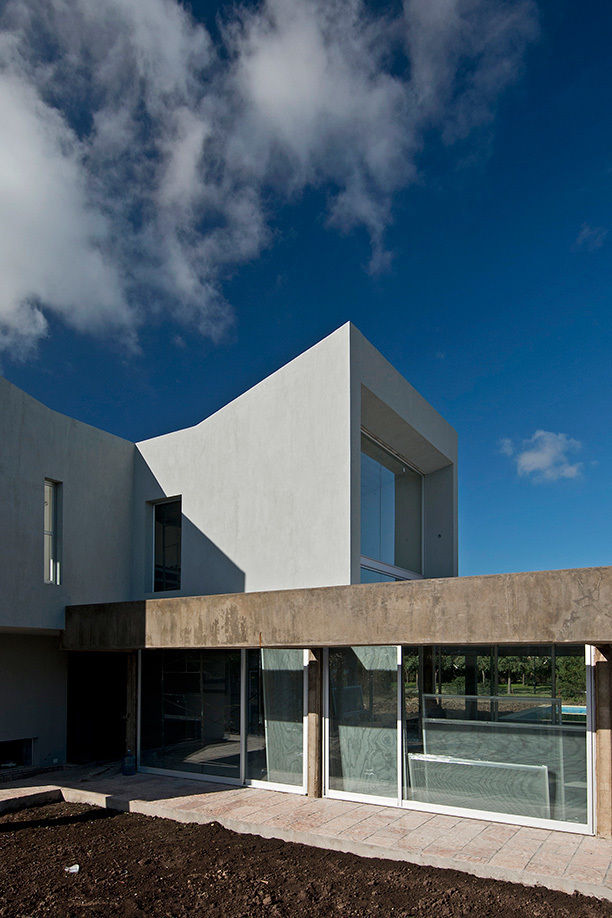 Los Castores, Nordelta , Estudio Sespede Arquitectos Estudio Sespede Arquitectos Modern houses